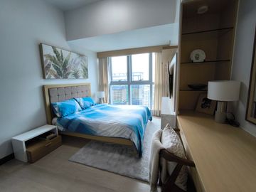 2BR condo at Uptown Parksuites Tower 1 - High floor unit with city view