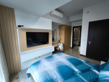 2BR condo at Uptown Parksuites Tower 1 - High floor unit with city view