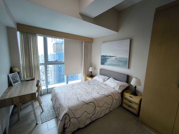 2BR condo at Uptown Parksuites Tower 1 - High floor unit with city view
