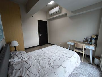 2BR condo at Uptown Parksuites Tower 1 - High floor unit with city view