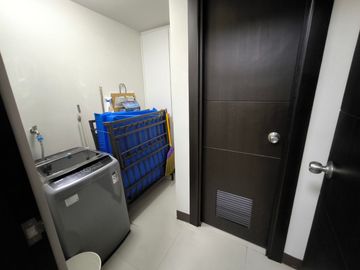 2BR condo at Uptown Parksuites Tower 1 - High floor unit with city view
