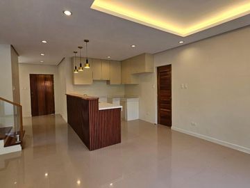 MELO - FOR SALE: 4-Bedroom Single-Family House in Citadella Executive Village , Las Piñas