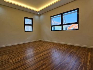 MELO - FOR SALE: 4-Bedroom Single-Family House in Citadella Executive Village , Las Piñas
