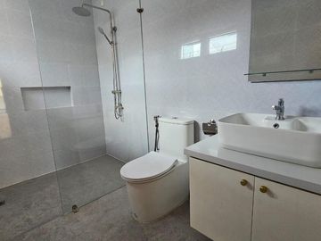 MELO - FOR SALE: 4-Bedroom Single-Family House in Citadella Executive Village , Las Piñas