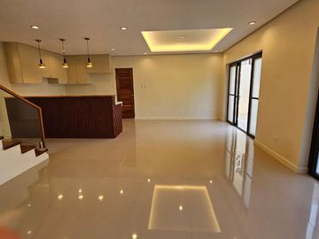 MELO - FOR SALE: 4-Bedroom Single-Family House in Citadella Executive Village , Las Piñas