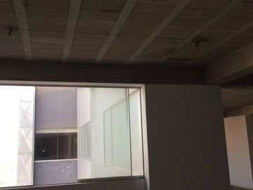 EXCELENTE OFICINA EN VENTA - OFICINA CON ESTACIONAMIENTO