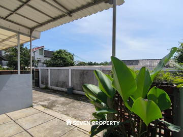 For sale : beautiful modern minimalist house, strategic location in Pancoran Mas, Depok. P3.020.02.25/FRS