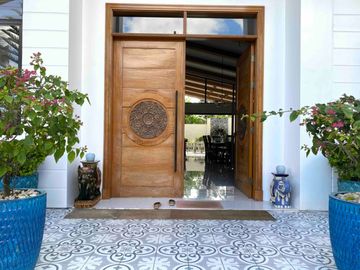 MUST SELL. P20m. Beautiful 600sqm house for sale, Sta Rosa/Tagaytay Rd, Silang.