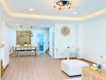 Newly A 2 - Storey Renovated townhouse 2 Bed, 3 Bath 22  SQW. @ Sukhumvit 63, Central Pattaya