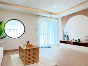 Newly A 2 - Storey Renovated townhouse 2 Bed, 3 Bath 22  SQW. @ Sukhumvit 63, Central Pattaya
