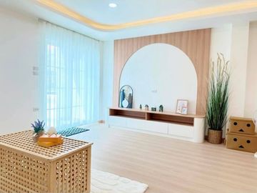 Newly A 2 - Storey Renovated townhouse 2 Bed, 3 Bath 22  SQW. @ Sukhumvit 63, Central Pattaya