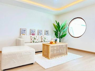 Newly A 2 - Storey Renovated townhouse 2 Bed, 3 Bath 22  SQW. @ Sukhumvit 63, Central Pattaya