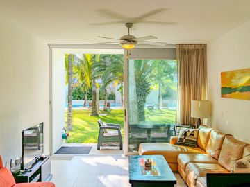 Condo de 3 habitaciones en Tulum con espectacular piscina. ¡Precio reducido!