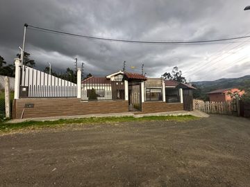 ESPECTACULAR CASA EN CHUQUIPATA