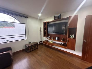 ESPECTACULAR CASA EN CHUQUIPATA