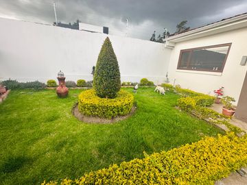 ESPECTACULAR CASA EN CHUQUIPATA