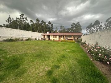 ESPECTACULAR CASA EN CHUQUIPATA