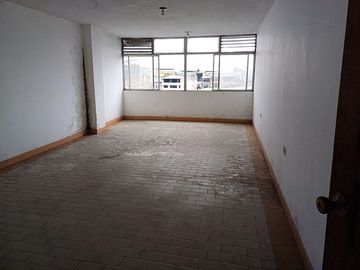 SE VENDE EDIFICIO /ARRIENDO/ANTICRESIS, 5 PLANTAS + PENTHOUSE, LA CONCORDIA - SANTO DOMINGO - ECUADOR