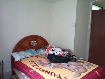 Vendo casa independiente en el sur de Quito Sector residencial , amplios espacios.