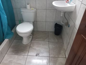 Vendo casa independiente en el sur de Quito Sector residencial , amplios espacios.