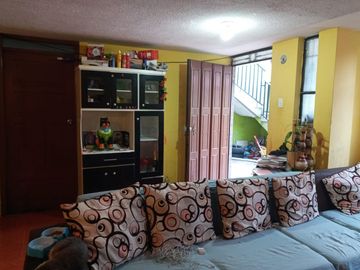 Vendo casa independiente en el sur de Quito Sector residencial , amplios espacios.
