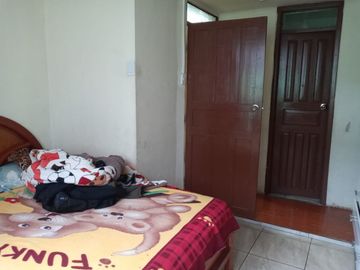 Vendo casa independiente en el sur de Quito Sector residencial , amplios espacios.