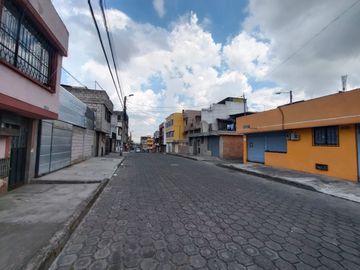 Vendo casa independiente en el sur de Quito Sector residencial , amplios espacios.