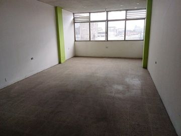 SE ARRIENDA/ANTICRESIS Y/O VENTA, 5 PLANTAS + PENTHOUSE, LA CONCORDIA - SANTO DOMINGO - ECUADOR