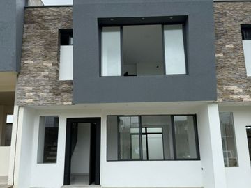 VENTA DE CASA URB. TERRANOSTRA POR LA VIA QUITO