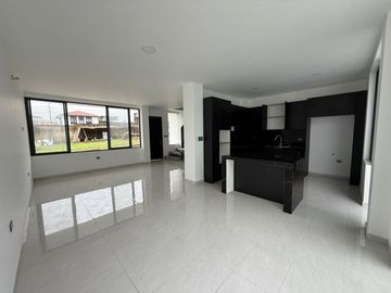 VENTA DE CASA URB. TERRANOSTRA POR LA VIA QUITO