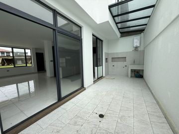 VENTA DE CASA URB. TERRANOSTRA POR LA VIA QUITO