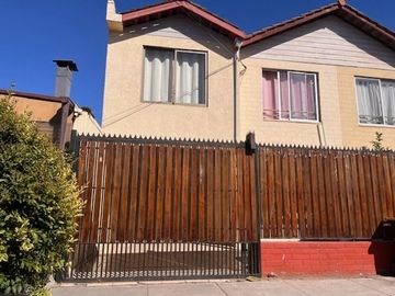 Venta Casa ampliada Modelo Quillay en Portales de Santa Ana, Maipú.
