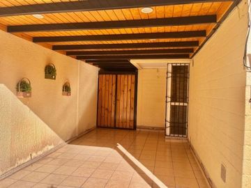 Venta Casa ampliada Modelo Quillay en Portales de Santa Ana, Maipú.