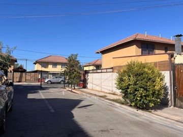 Venta Casa ampliada Modelo Quillay en Portales de Santa Ana, Maipú.