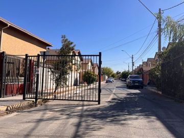 Venta Casa ampliada Modelo Quillay en Portales de Santa Ana, Maipú.