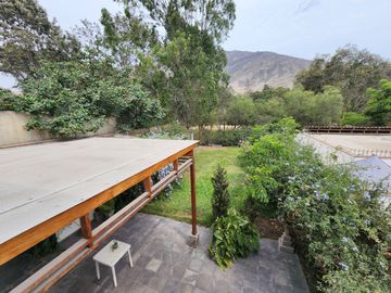 Oportunidad: Excelente casa en venta en Urb. Los Álamos con salida a parque.