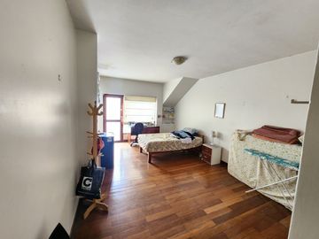 Oportunidad: Excelente casa en venta en Urb. Los Álamos con salida a parque.