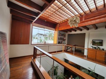 Oportunidad: Excelente casa en venta en Urb. Los Álamos con salida a parque.