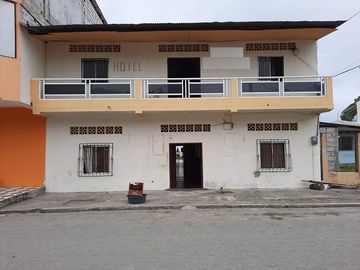 SE VENDE CASA FRENTE A LA PLAYA (HOTEL ANTIGUO) ATACAMES – ESMERALDAS - ECUADOR