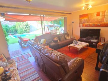 Se Vende Amplia Casa En Cond.borde Andino, Peñalolen