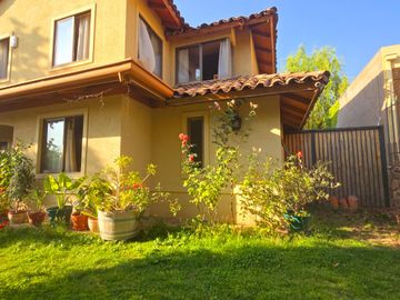 Se Vende Amplia Casa En Cond.borde Andino, Peñalolen