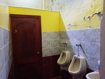 SE VENDE CASA (OFICINA o BODEGA) DE 2 PLANTAS 252 M2. DE CONSTRUCCIÓN, QUININDE – ESMERALDAS - ECUADOR