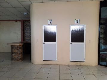 SE VENDE CASA (OFICINA o BODEGA) DE 2 PLANTAS 252 M2. DE CONSTRUCCIÓN, QUININDE – ESMERALDAS - ECUADOR