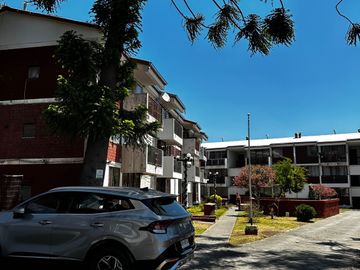 Departamento en San Joaquín – 2 Dormitorios, 1 Baño, Estacionamiento y Bodega