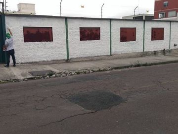 SE VENDE LOCAL COMERCIAL, OFICINAS, BODEGA Y PATIO 345 MTS. DE CONSTRUCCIÓN, NORTE DE QUITO – PONCEANO ALTO – QUITO – PICHINCHA - ECUADOR