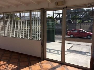 SE VENDE LOCAL COMERCIAL, OFICINAS, BODEGA Y PATIO 345 MTS. DE CONSTRUCCIÓN, NORTE DE QUITO – PONCEANO ALTO – QUITO – PICHINCHA - ECUADOR