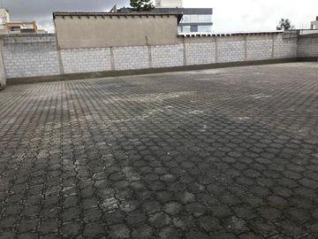 SE VENDE LOCAL COMERCIAL, OFICINAS, BODEGA Y PATIO 345 MTS. DE CONSTRUCCIÓN, NORTE DE QUITO – PONCEANO ALTO – QUITO – PICHINCHA - ECUADOR