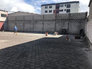 SE VENDE LOCAL COMERCIAL, OFICINAS, BODEGA Y PATIO 345 MTS. DE CONSTRUCCIÓN, NORTE DE QUITO – PONCEANO ALTO – QUITO – PICHINCHA - ECUADOR