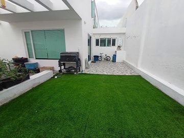 SE VENDE CASA DE DOS PLANTAS EN URBANIZACIÓN SAN RAFAEL, VALLE DE LOS CHILLOS – RUMIÑAHUI – PICHINCHA - ECUADOR