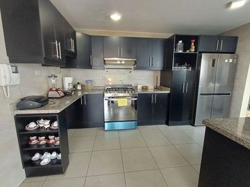 SE VENDE CASA DE DOS PLANTAS EN URBANIZACIÓN SAN RAFAEL, VALLE DE LOS CHILLOS – RUMIÑAHUI – PICHINCHA - ECUADOR